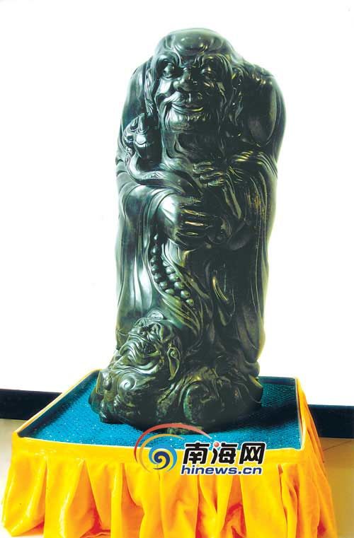 巨型和田玉雕極品現(xiàn)身金博會(huì) 年代之謎待解