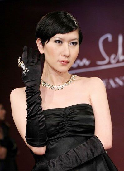 怦然傾心！美女模特珠寶秀