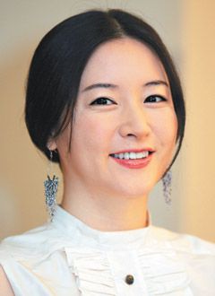 李英愛美國閃婚婚戒鉆石小如芝麻(圖)