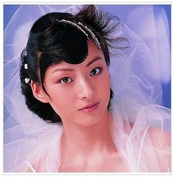 冬季新娘發(fā)型-纖纖發(fā)絲繞指柔