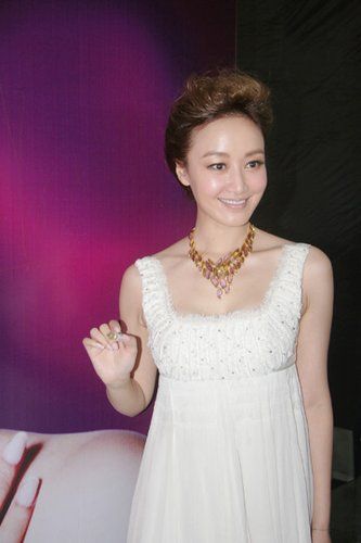 趙子琪拍戲主持代言全不誤 全面發展狂撈金