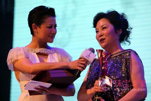 寶卓利“太極之愛”：中國典雅女性的詮釋