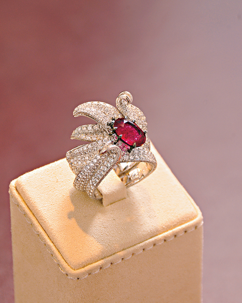 Chopard 150周年系列:珠光寶氣“動物園”