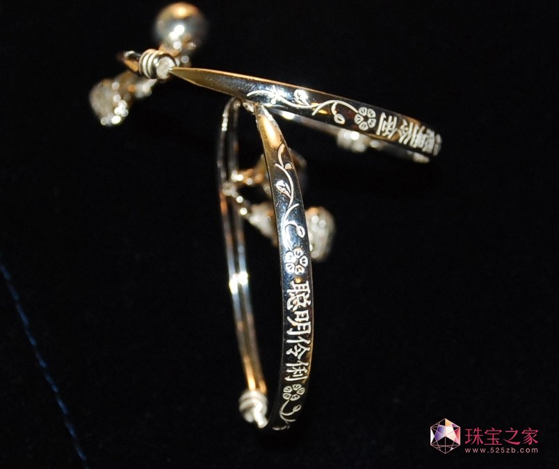 最美的承諾——老鳳祥手鐲：執子之手，與子偕老