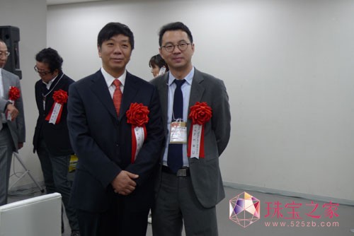 中金黃金董事長任劍與TTF總裁吳峰華參加?xùn)|京國際珠寶展開幕剪彩儀式