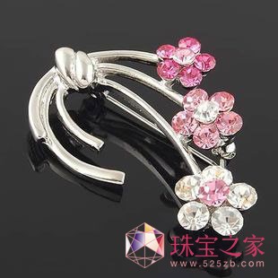 陽春三月 胸間桃花別樣紅