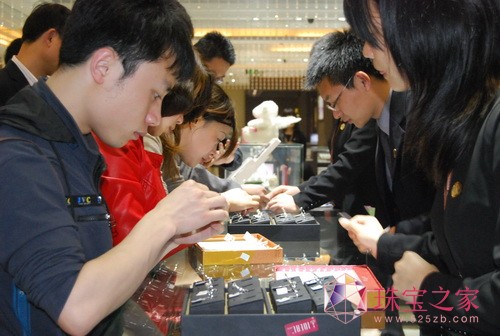 2011愛迪爾珠寶炫彩蝶變系列新品發布儀式隆重舉行