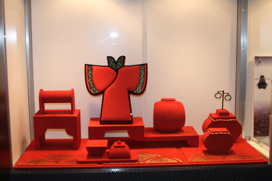 巴塞爾展上冠創(chuàng)中國傳統(tǒng)婚慶特色作品