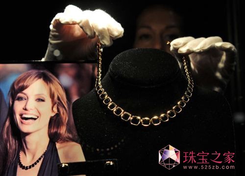 朱莉風格展上展出的寶石項鏈