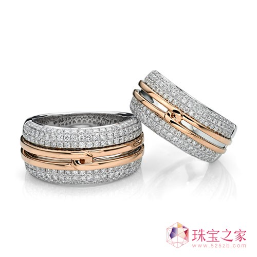 884302_884303：【BRILLIANT之Hand In Hand牽手】 纏繞交錯的彩金正如你們十指緊扣的瞬間,璀璨奪目的群鑲鉆石象征種種甜蜜和溫馨,加上精湛的微嵌工藝讓細節更完美,再一次用買家的訂購熱潮來證明了WCJ在此領域領先地位。