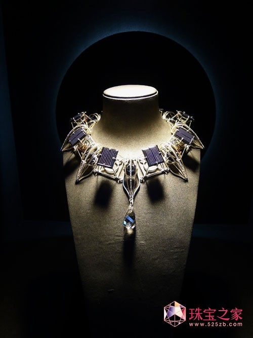 ΢LCorona Breeze NecklaceˮP˄⿂O2011OӋ_OӋչ؄eOӋ