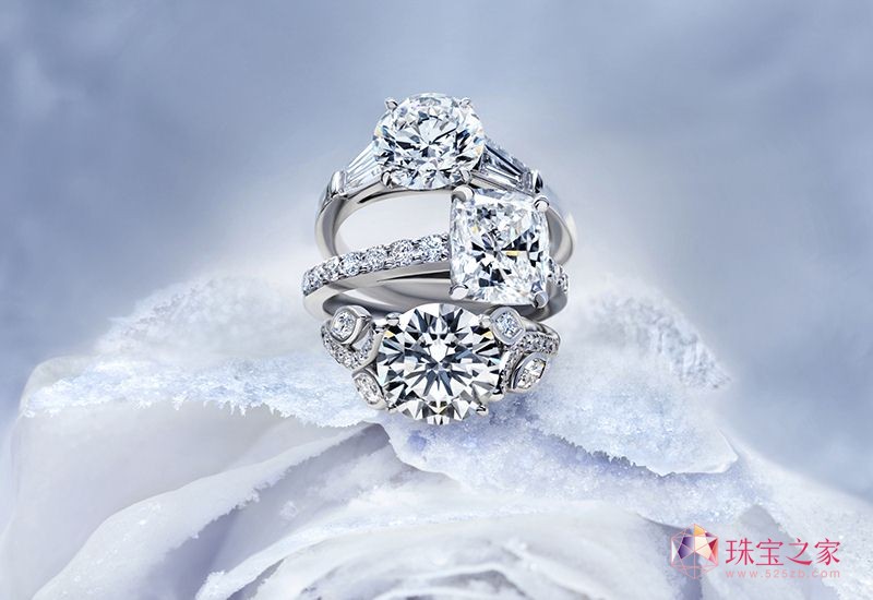DE BEERS（戴比爾斯）與圣誕雪花媲美的鉆飾