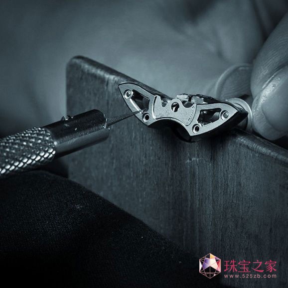 伯爵巨獻Altiplano鏤空超薄表 刷新世界制表史記錄