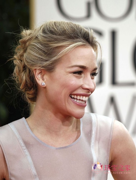 派珀•佩拉博(Piper Perabo)珠寶品牌:蒂芙尼(Tiffany & Co.)