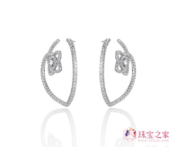 De Beers Enchanted Lotus環(huán)狀耳環(huán)