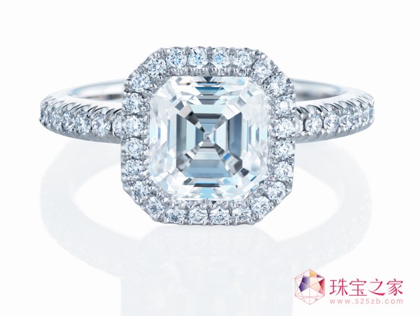 @ʯ錚еġӰ󎟡(Jeweller of Light)Ƞ˹@ʯ錚(De Beers Diamond Jewellers)yAš·feµAOӋAȫAuraϵУAuraϵеĻʽиɫ@ʯ,ԏጌŮȻăAĽ֮顣