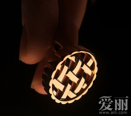 點擊圖片進(jìn)入下一頁 倫敦設(shè)計師Cora Sheibani的“美味”珠寶