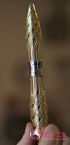英國珠寶設(shè)計(jì)師 天價(jià)“小黃瓜”鋼筆