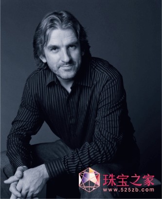 HICANO|C͘錚OӋChristopher Bailey