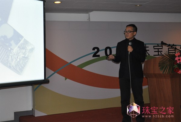 獨立設計師歐群葉在演講