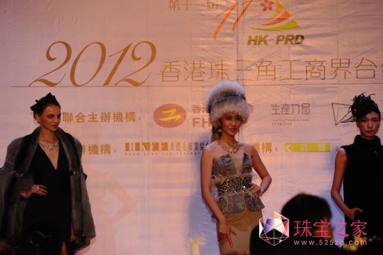 ۇ(gu)H錚ƷAQUEENٝYǧ(MD)ģجF(xin)(chng)