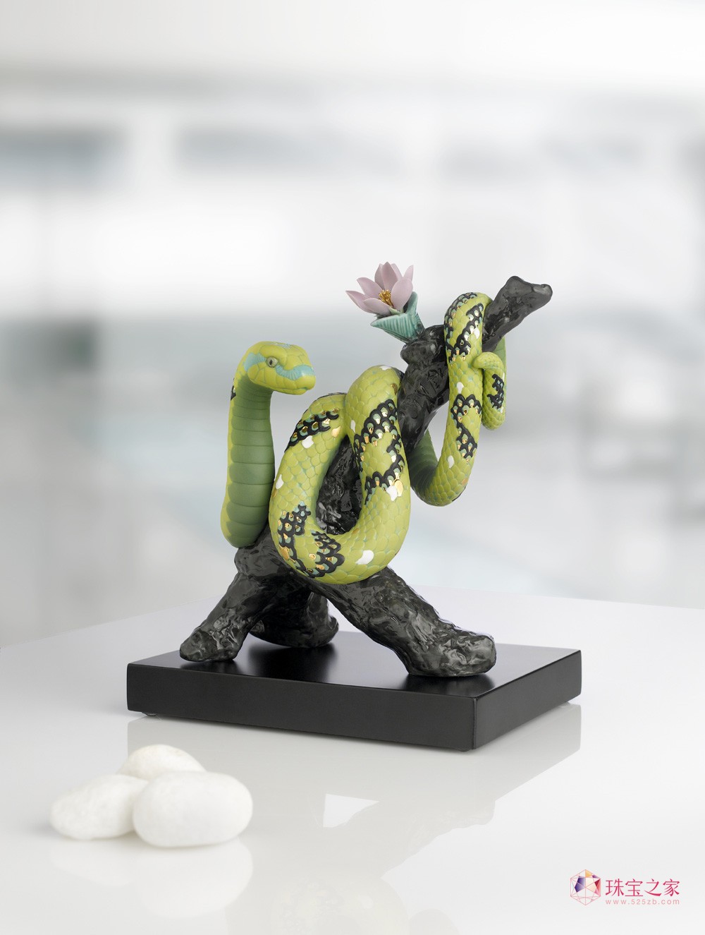 2013 LLADRÓ蛇年奢華獻禮蛇