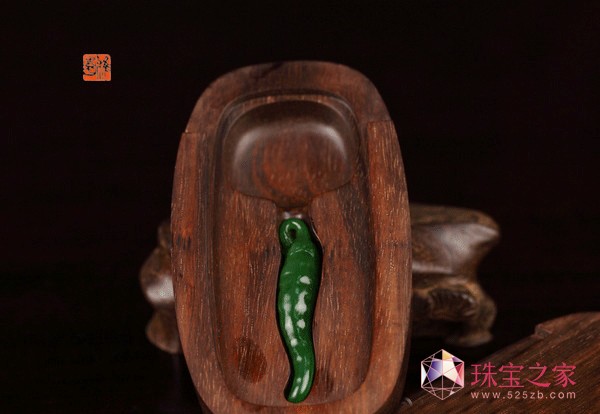 玉雕小品賞析：俄羅斯碧玉小辣椒
