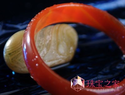 專(zhuān)家講解瑪瑙翡翠的養(yǎng)生功效