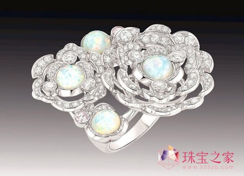 香奈兒全新的頂級珠寶Jardin de Camélias重釋經典山茶花