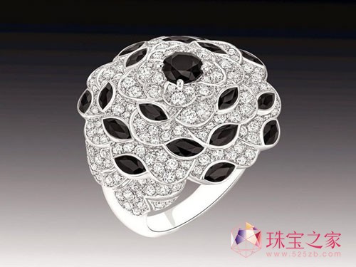 香奈兒全新的頂級珠寶Jardin de Camélias重釋經典山茶花