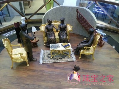 通靈珠寶全球首家藍色火焰鉆石體驗店落戶南京 “為下一代珍藏”主題雕塑