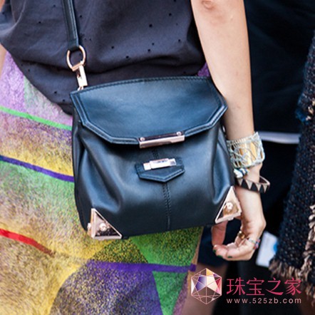 一手多戒指:當(dāng)紅潮流 大膽出街