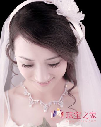 婚紗飾品搭配得宜，做最美麗新娘
