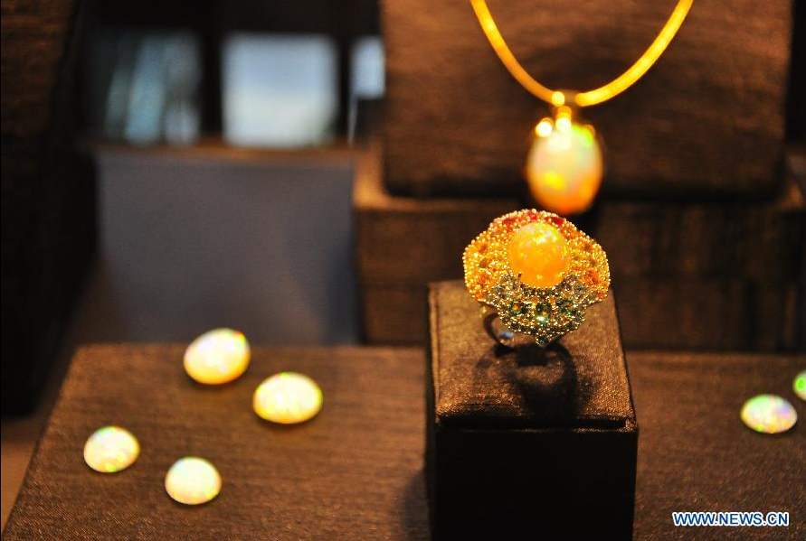 APEC珠寶慈善拍賣預展北京現(xiàn)場