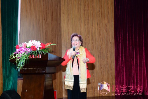歐陽秋眉教授在演講《翡翠原料資源分布及開發現狀
