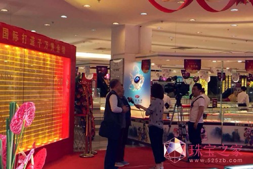 五一商家促銷炫奇招，四千萬黃金金墻引淘金熱