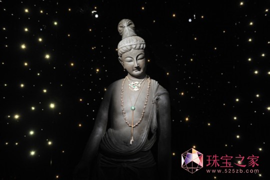 Qeelin高級(jí)珠寶展在巴黎皇家宮殿藝?yán)扰e辦