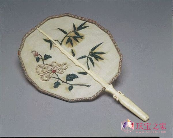 彩繡嵌寶團(tuán)扇（清晚期）