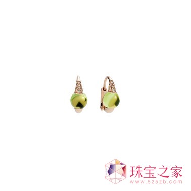 著名法國演員基婭拉•馬斯特洛亞尼(Chiara Mastroianni)，作為電影《三心兩意》的主演之一，她同樣佩戴POMELLATO寶曼蘭朵珠寶現身