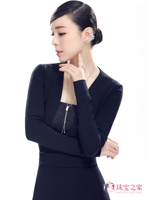 2015 Forevermark®永恒印記品牌摯友張靜初小姐佩戴Forevermark®永恒印記全耳式美鉆耳飾、Cocktail 雞尾酒鉆戒指及Encordia®擁愛系列Limited Edition美鉆項(xiàng)鏈