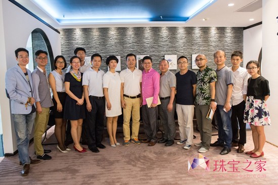 金麗國際珍珠交易中心總經理陳志峰，深圳市珠寶首飾設計師協會會長杜半，深圳市珍珠行業協會常務副會長、龍之珍珠董事長蔡文江，豐沛珠寶總經理張帆、真悅珠寶總經理韓秀英