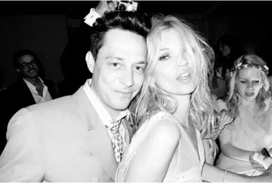 Kate Moss & Jamie Hince ͸ŮĹB(ti)