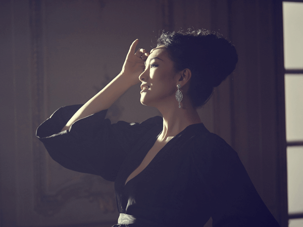 Piaget˷\AIӳSecrets & Lights߼錚ϵжƬ