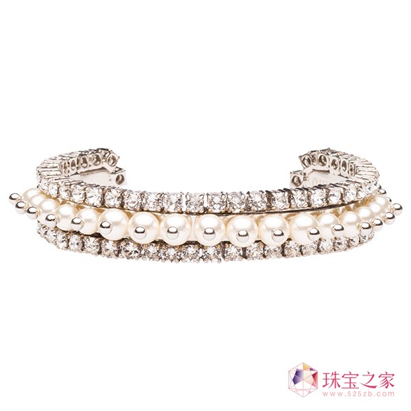 Miu Miu 全新女王珠寶系列