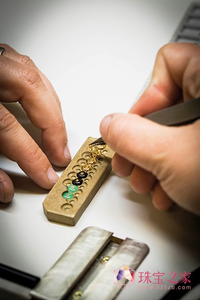 梵克雅寶全新珠寶系列Bouton d'or