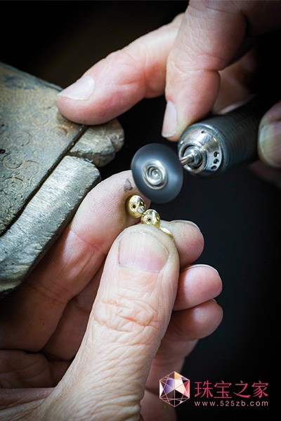 梵克雅寶全新珠寶系列Bouton d'or