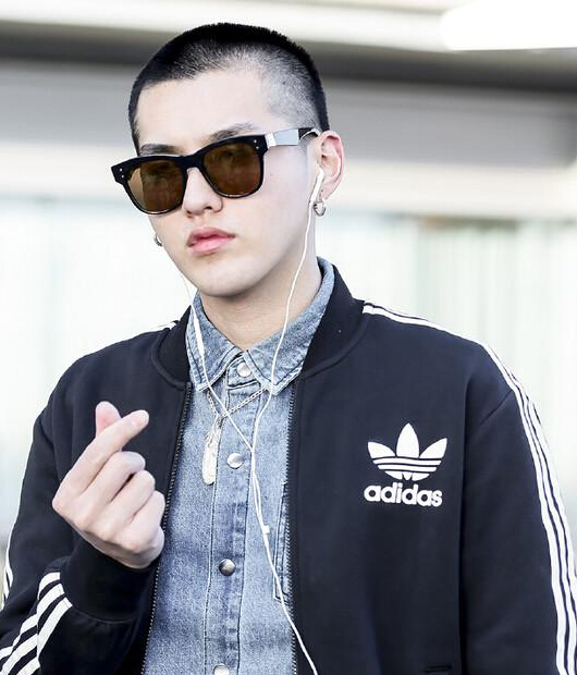 吳亦凡陳偉霆抱娃實力懸殊 珠寶搭配卻難分伯仲