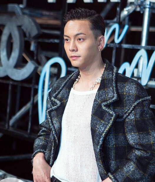吳亦凡陳偉霆抱娃實力懸殊 珠寶搭配卻難分伯仲