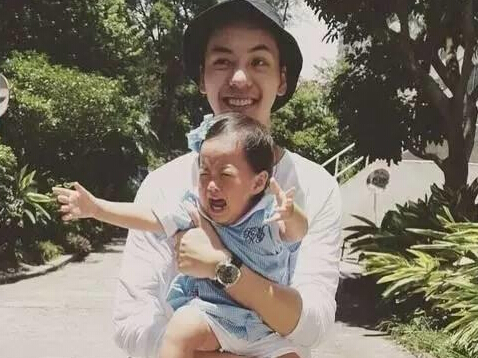 吳亦凡陳偉霆抱娃實力懸殊 珠寶搭配卻難分伯仲