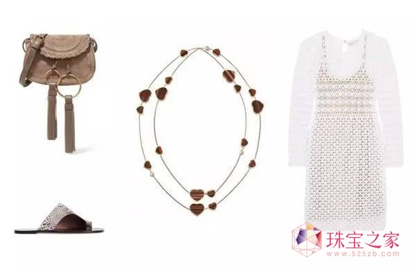 Chopard 蕭邦 Happy Hearts 長項鏈。Michael Michael Kors 鉤編純棉迷你連衣裙，$321。See By CHLOé Polly 皮革邊飾穗飾絨面革迷你單肩包，$313。Atp Atelier Rosa 蟒蛇皮涼鞋，$319。